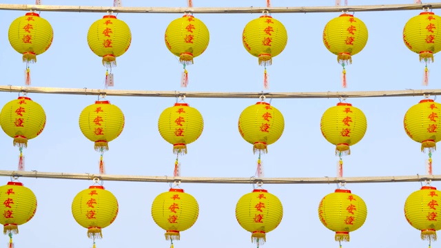 中国灯笼，庆祝农历新年，中文文字:安全升降机好运