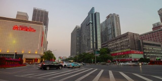 日落黄昏，照亮长沙市交通街道十字路口全景，时间跨度4k中国