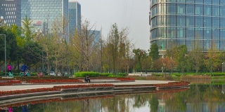 阴天成都城市中心公园湖的时间推移全景4k中国