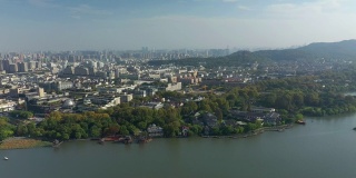 晴日飞行飞越杭州市著名湖泊交通海岸线航拍4k中国全景图