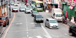 马来西亚乔治镇公路交通的时间流逝视图。
