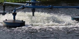 用于水源的曝气器，提高氧值。水处理通过向水中加入氧气，用螺旋桨撞击气泡。