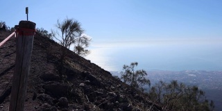 维苏威火山-那不勒斯湾从火山口道上下来