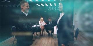 商人和女商人在会议室握手。慢动作