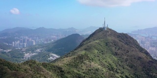 香港九龙山顶的电讯塔鸟瞰图