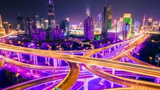 T/L WS HA ZO照亮高架道路和繁忙的交通夜晚/上海，中国视频素材模板下载