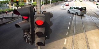 红绿灯过往，香港岛有轨电车