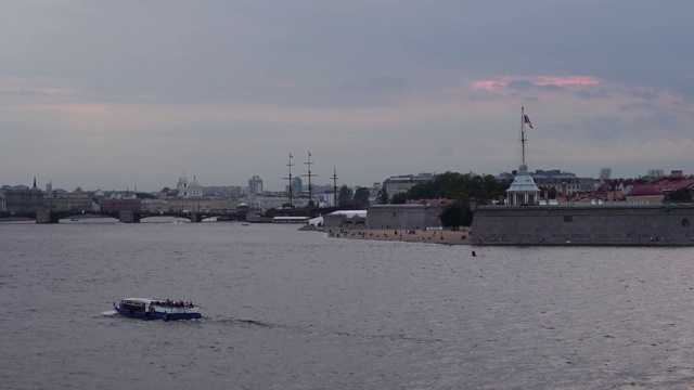 俄罗斯圣彼得堡涅瓦河。
