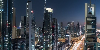 迪拜天际线鸟瞰图，黄昏到夜晚过渡/迪拜，阿联酋