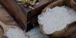 谷物下降。有机gereal大米。秋收丰饶的季节