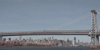 东河上的曼哈顿大桥。