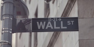 纽约金融区的华尔街标志。