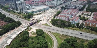 在限制秩序移动的当天，无人机在马来西亚kota damansara地区附近的南北高速公路上的直接观测