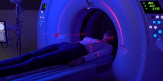 临床关节CT采用蓝、红激光扫描。女孩关节损伤、炎症和营养不良的计算机诊断