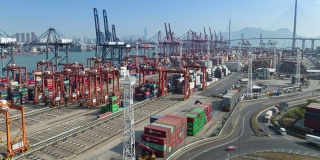 4K延时:集装箱货轮在码头商埠进行商务物流、进出口、海运或运输