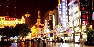 2019年9月11日，美丽的上海夜景。4k时间推移视频拍摄在上海南京路商业街。