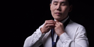 亚洲商务人士穿着得体。中国男人穿西装打领带。商务人士的概念、时尚传统和服饰文化。