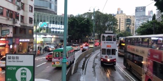 下雨天香港电车之旅-停靠天后流仙街