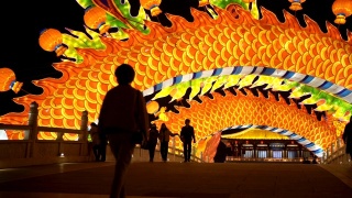 妇女拜灯庆祝中国春节视频素材模板下载