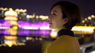 妇女拜灯庆祝中国春节视频素材模板下载