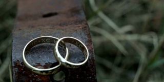 结婚两个戒指