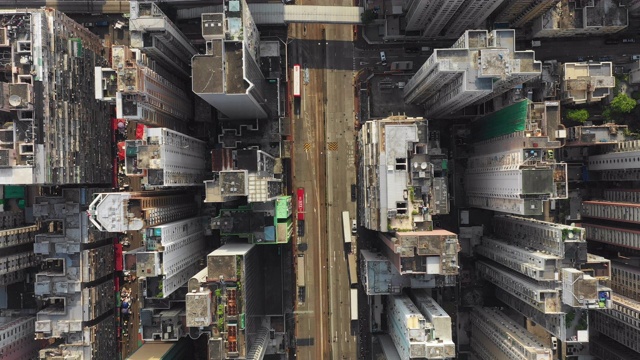 俯视图城市天际线商业大厦和金融区，空中俯瞰香港城