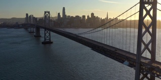 Covid-19大流行期间旧金山-奥克兰海湾大桥鸟瞰图