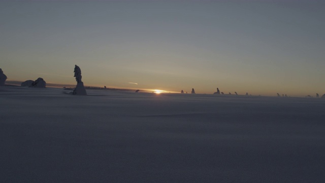 空旷而令人惊叹的雪景