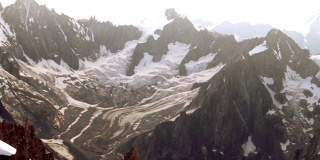 法国阿尔卑斯山脉勃朗峰的最高山峰全景