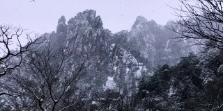 黄山罕见降雪，是联合国教科文组织世界遗产，冬季大雪景区