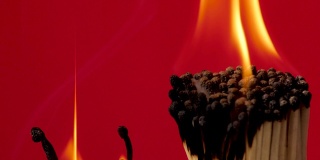 预防传染病传播——阻断大流行——燃烧火柴，红色背景