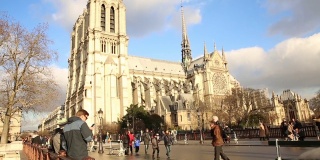 著名的巴黎圣母院，法国