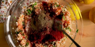 如何自制土耳其传统菜酿橄榄油葡萄叶加黑胡椒