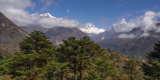 喜马拉雅山包括珠穆朗玛峰，Lhotse和Ama Dablam的时间推移