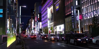 日本东京，大约19点左右，在银座4丁字路口附近