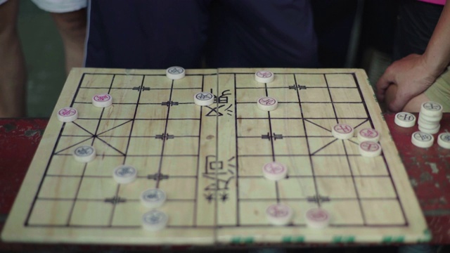 人们玩中华民族的游戏。北京。中国