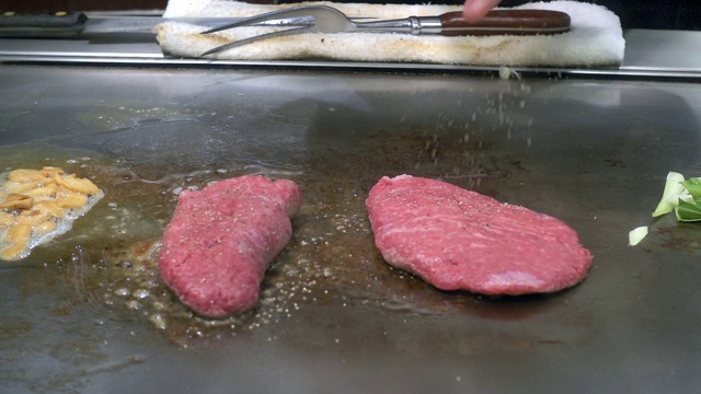 慢动作烹饪神户和牛烧烤烧肉