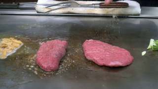 慢动作烹饪神户和牛烧烤烧肉视频素材模板下载