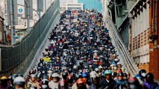 摩托车瀑布，台北成群的人在骑摩托车视频素材模板下载