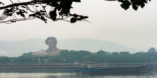 长沙市雾天著名的河岛纪念碑前湾全景时间间隔4k中国