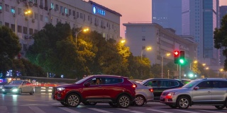 长沙市市中心日落黄昏照明著名的交通街道全景，时间跨度4k中国