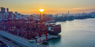 国际港口在香港进出口业务物流中使用起重机装载集装箱的超延时或滞后