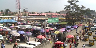尼日利亚拉各斯公交站的高角度视图