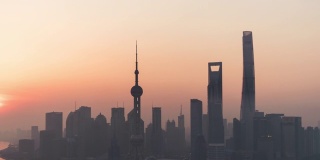 T/L TU鸟瞰图上海天际线在日出/上海，中国