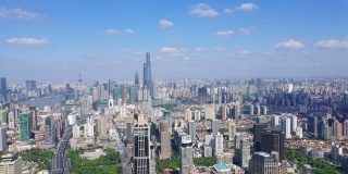 无人机拍摄:实时，潘，4K航拍日落时分的上海天际线，中国。