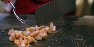 厨师为您烹制烤虎虾日式烧烤铁板烧