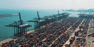 鸟瞰图集装箱船码头在中国深圳进出口，业务物流