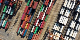 商业物流-鸟瞰图集装箱船码头在深圳，中国进出口