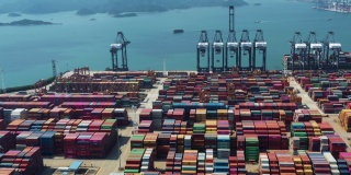 运输和商业物流-鸟瞰图集装箱船码头在深圳，中国进出口