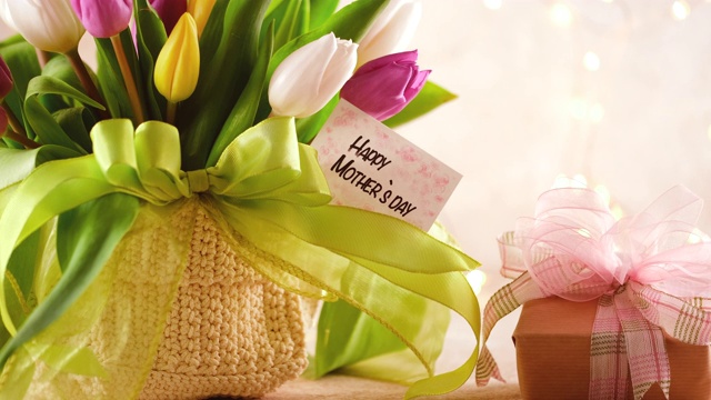 母亲节的安排与郁金香花束和礼盒